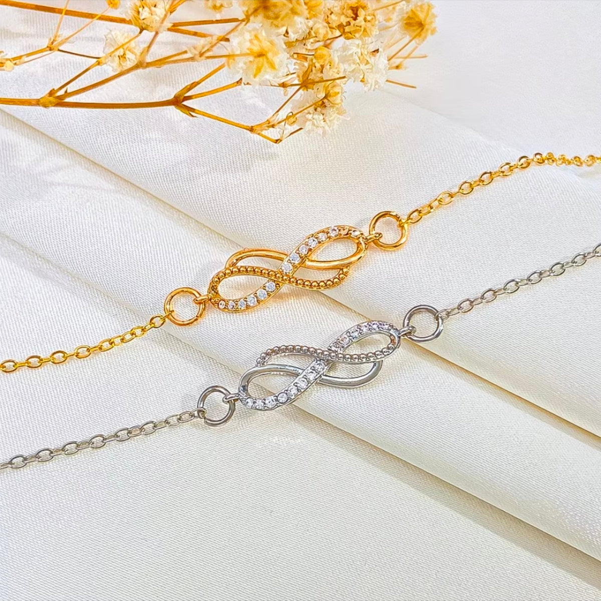 Double Figure‑8 Design Anklet
