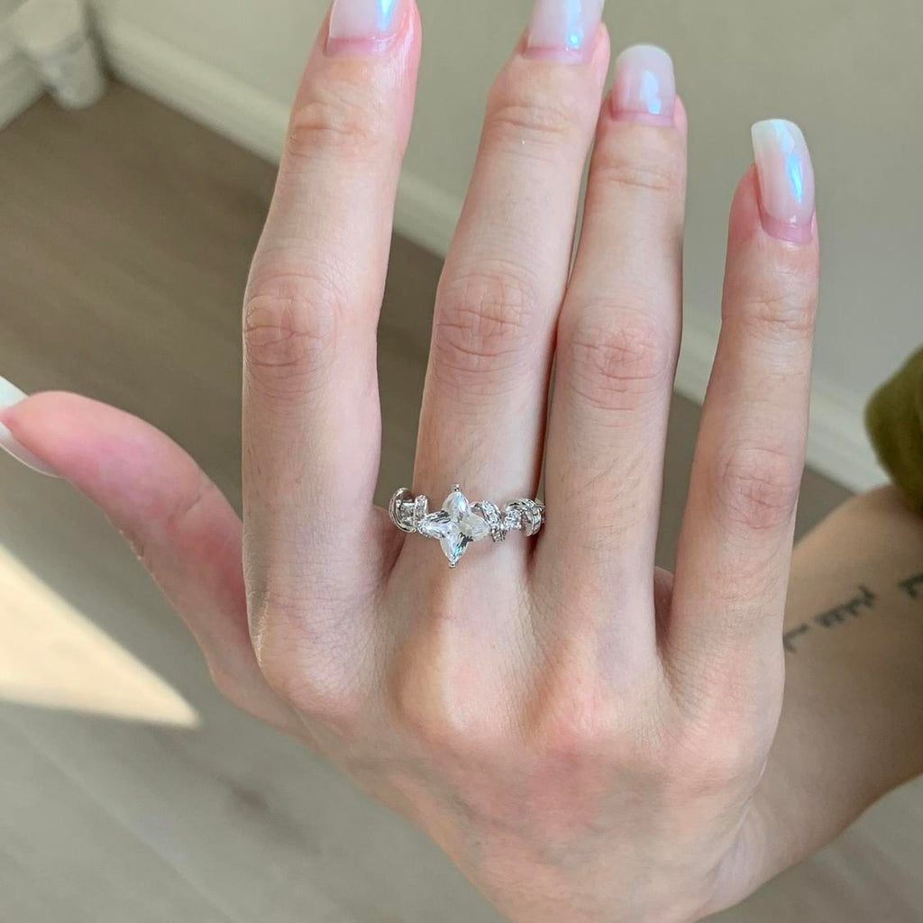 Vintage Sparkling Starburst Telephone‑Wire Ring