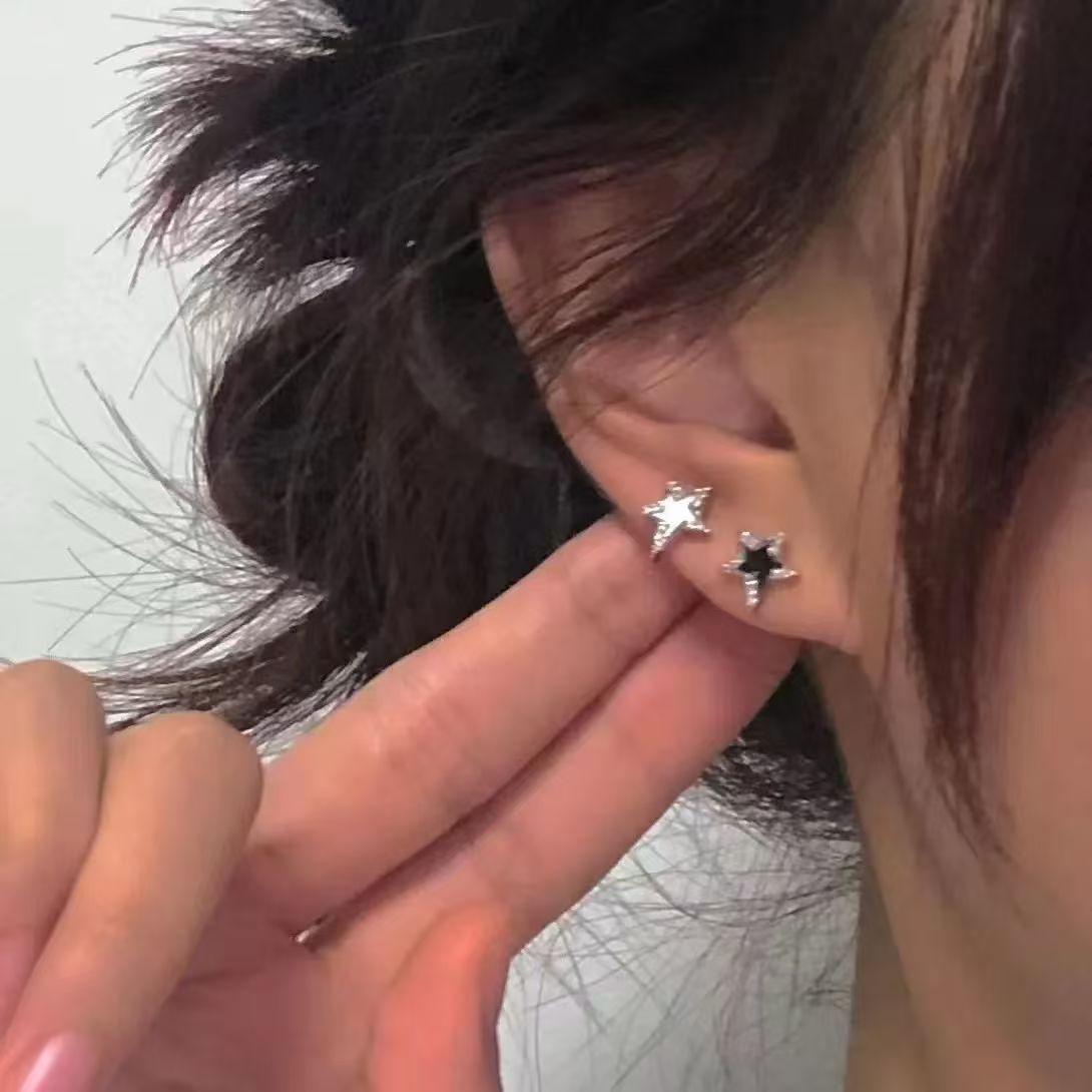 Star‑Shaped Sparkling Stud Earrings
