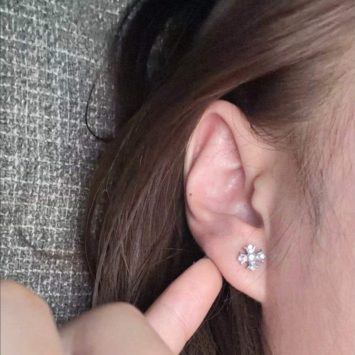 Small Iris‑Cross Vintage Stud Earrings